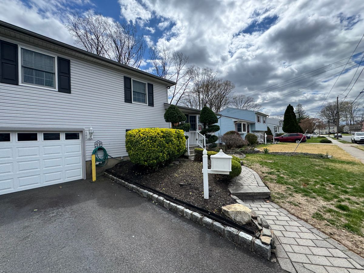 Shrub Trimming for Stars and Stripes Landscape Design LLC in Edison, NJ