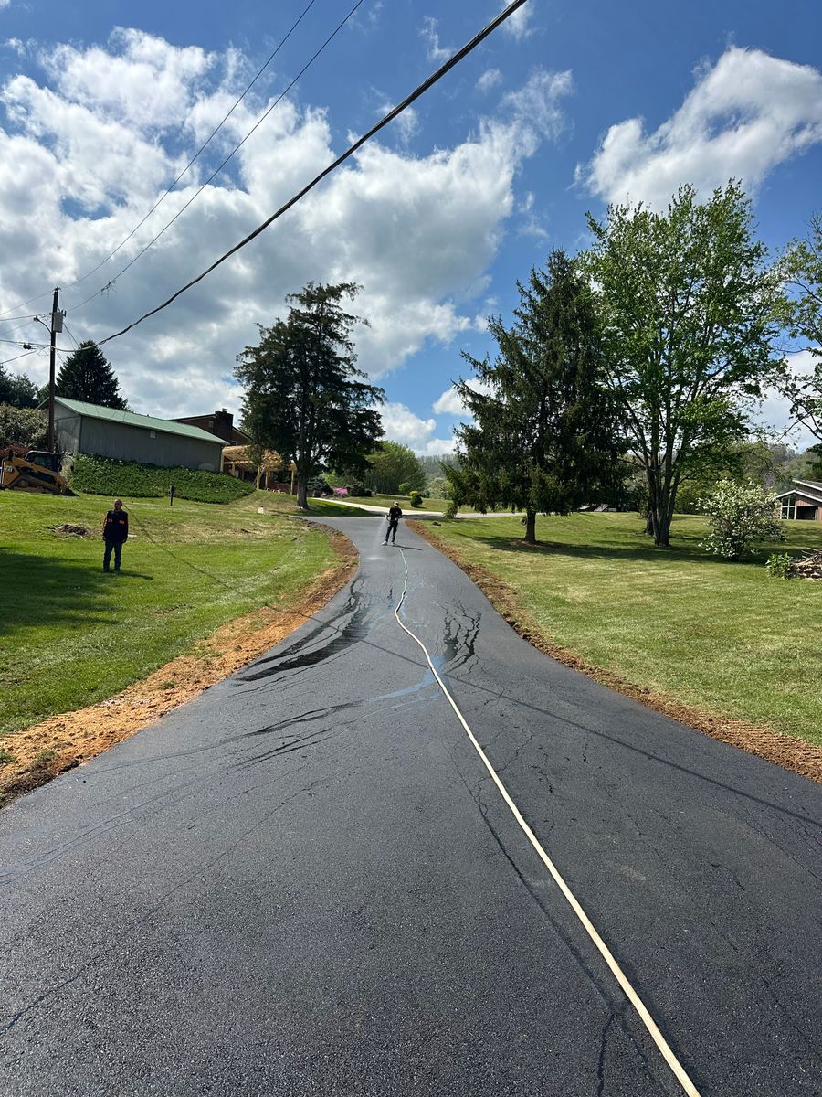 Asphalt Paving for Metzler Paving and Sealcoating LLC in Jacksboro, TN