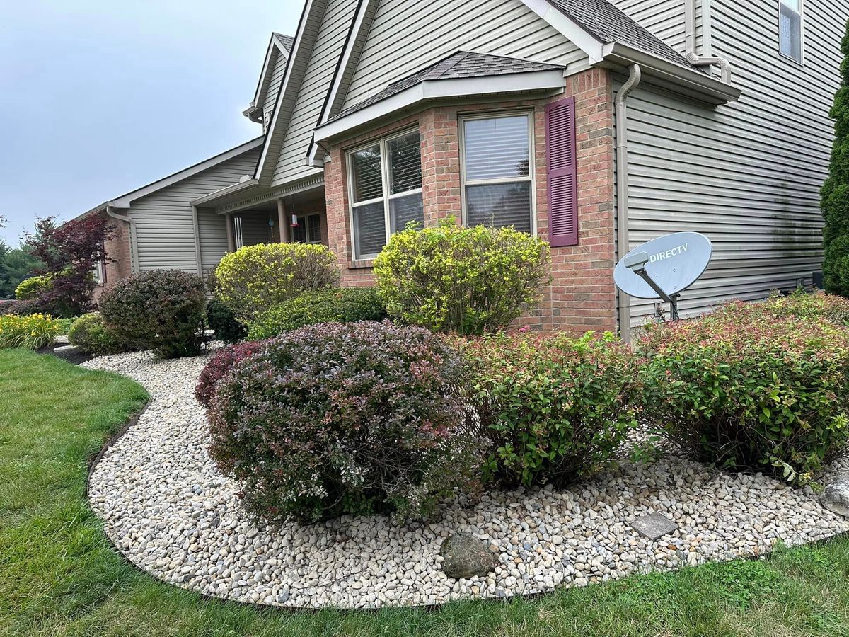 Aggregate & Metal Edge Installation for Higgins landscaping LLC in West Jefferson, OH