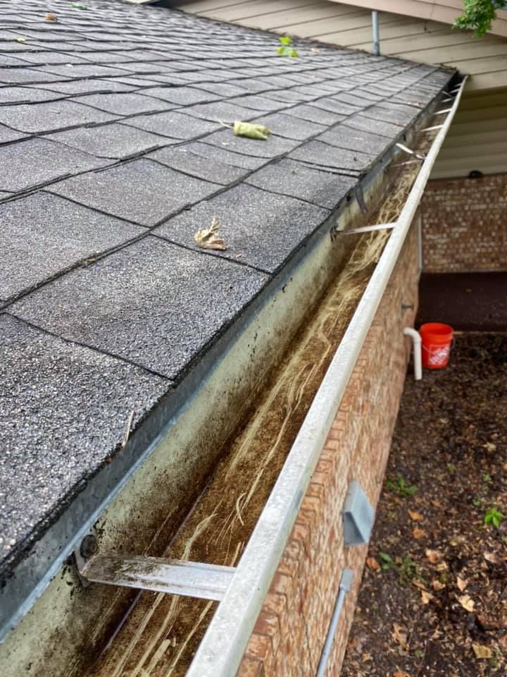 Residential Gutter Cleaning for J & C Gutter Company in Anderson, TX