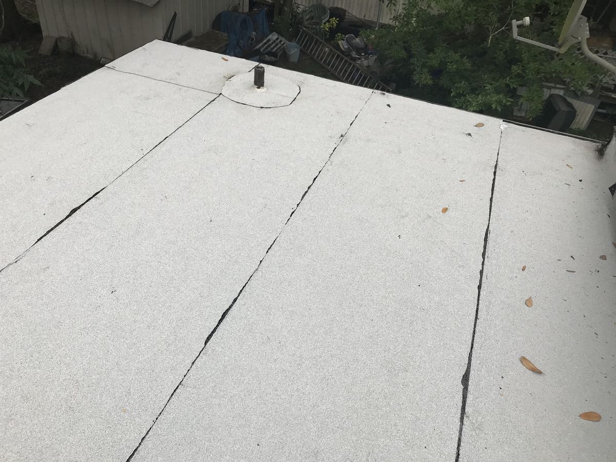 Commercial Roofing Contractor for E & E Roofing in Baytown, TX