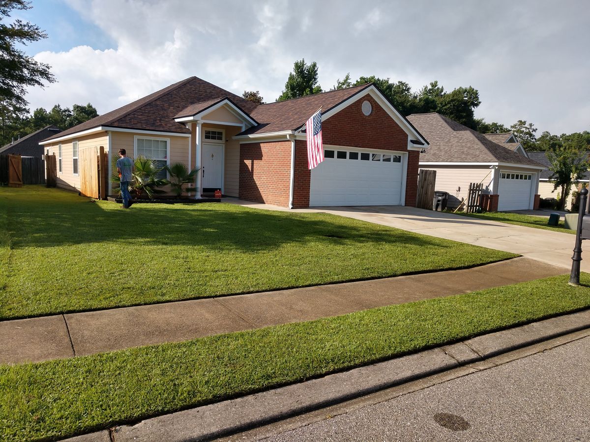 Lawn maintenance for Down & Dirty Lawn Svc  in Tallahassee, FL