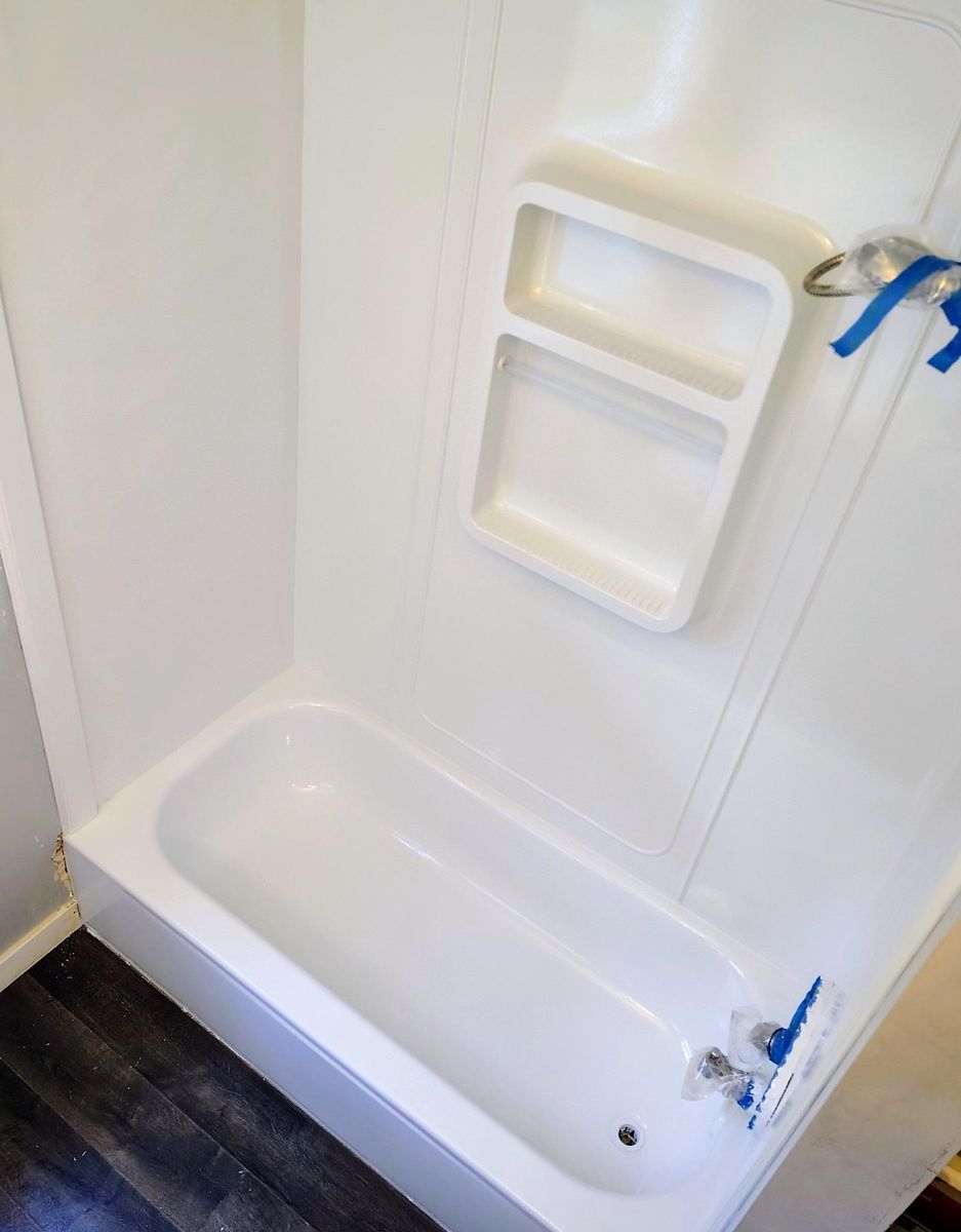 Bathtub/Shower Refinishing for WenWorks Home Improvement in Mendon, Michigan