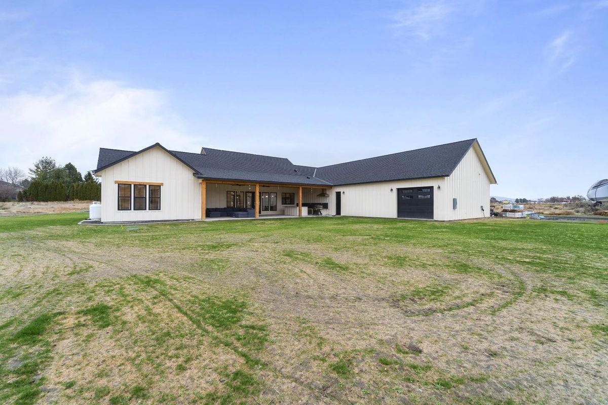 Custom Home Construction for Genuine Homes LLC in Franklin County, WA