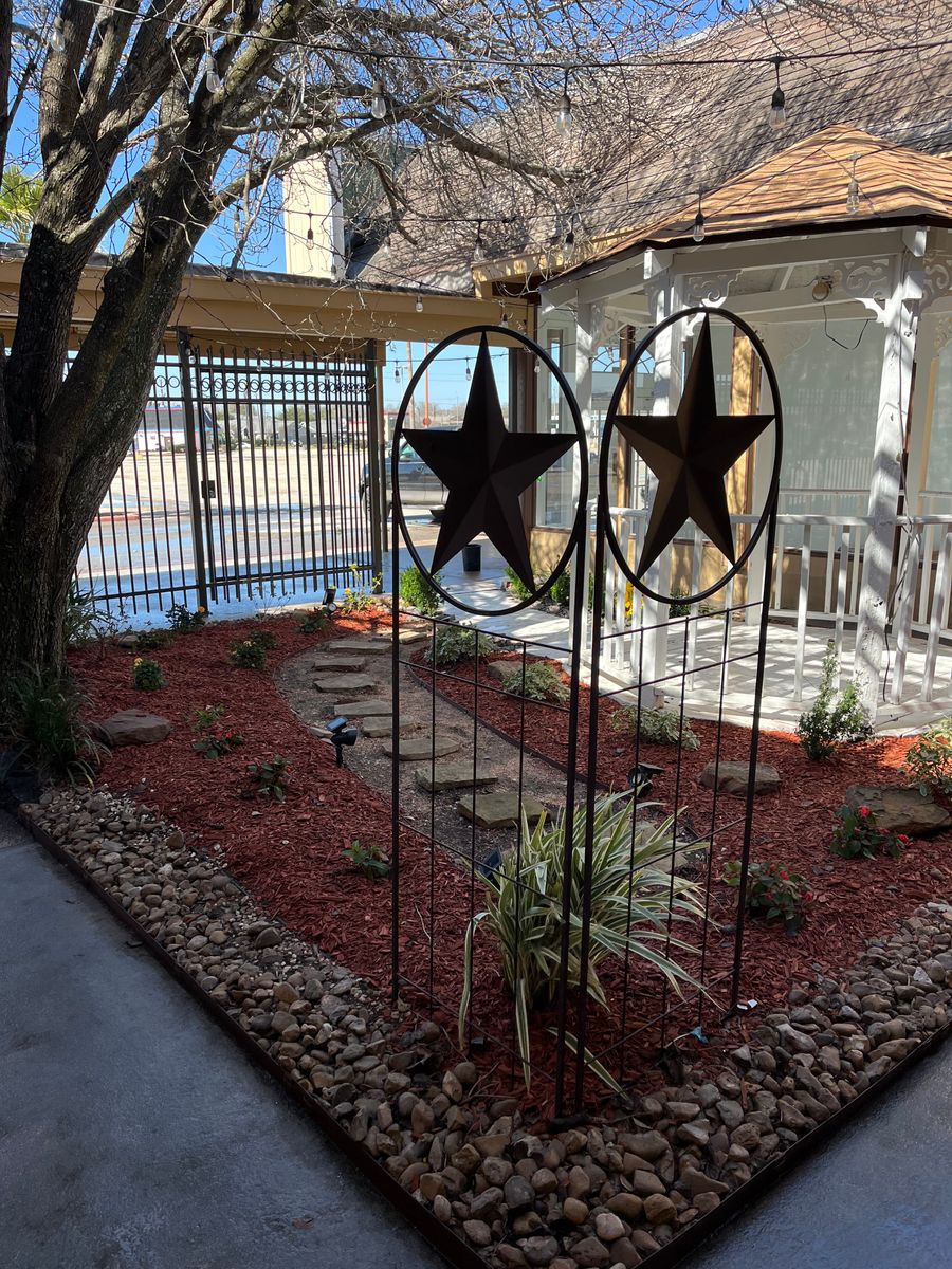 Landscaping for Garza Lawncare & Tree Service in Pearland, TX