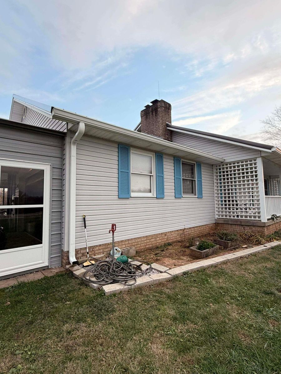 All forms of Siding metal and vynl for KY Gutter Pro & Specialty Roofing Systems in Monticello, KY