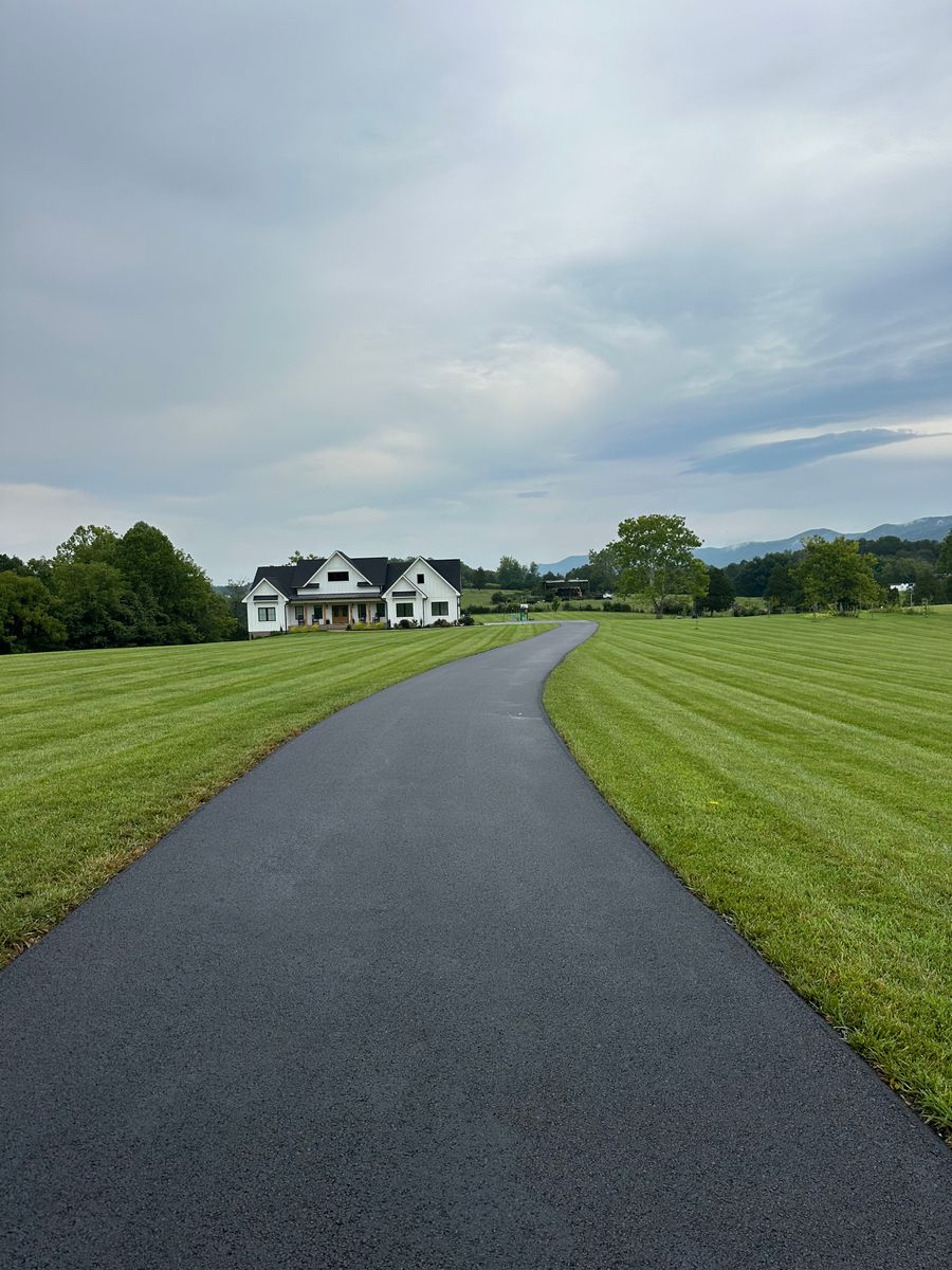 Asphalt Driveways for James R Carter Paving in Roanoke, VA