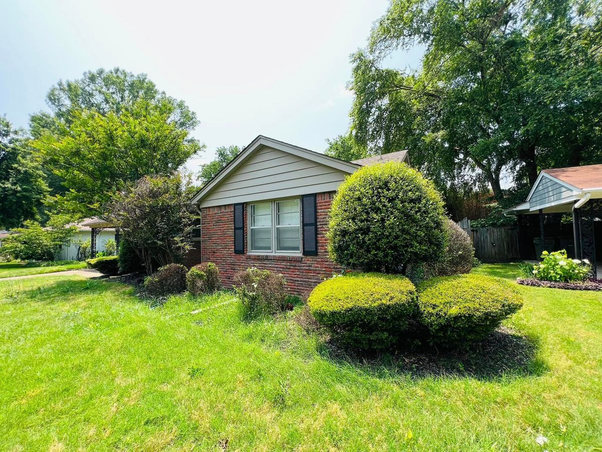 Shrub Trimming for Sanchez Z. Landscaping in Memphis, TN