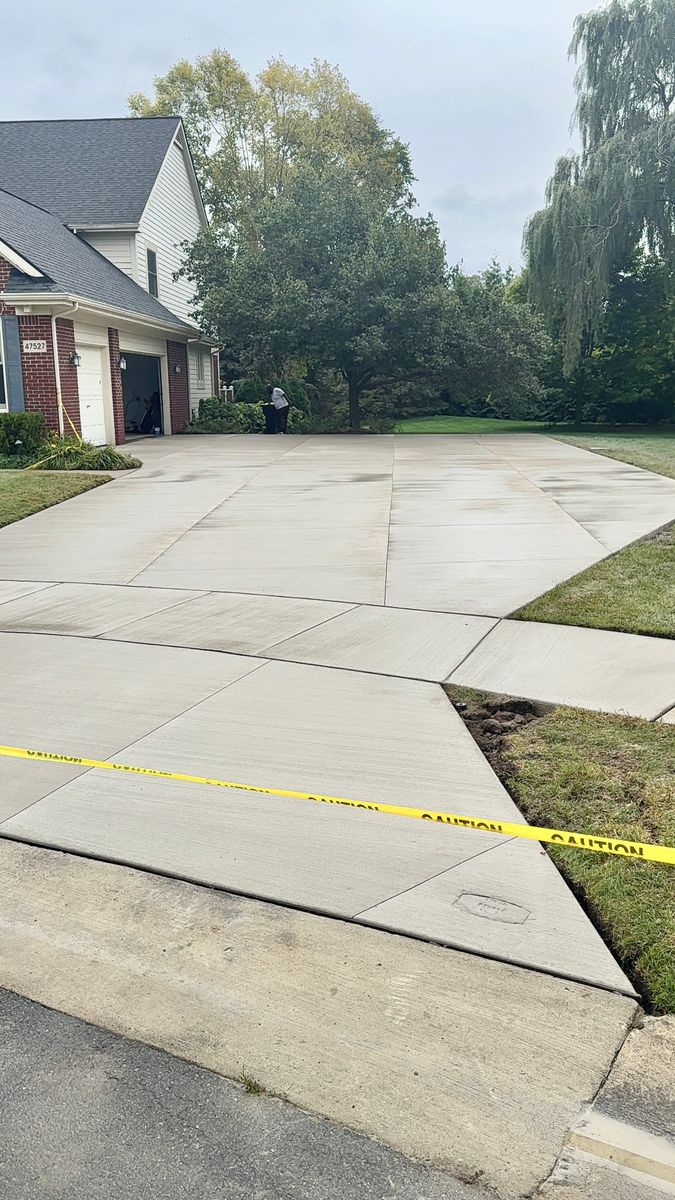 Broom Finish Driveways for Crown Cement in Garden City, MI