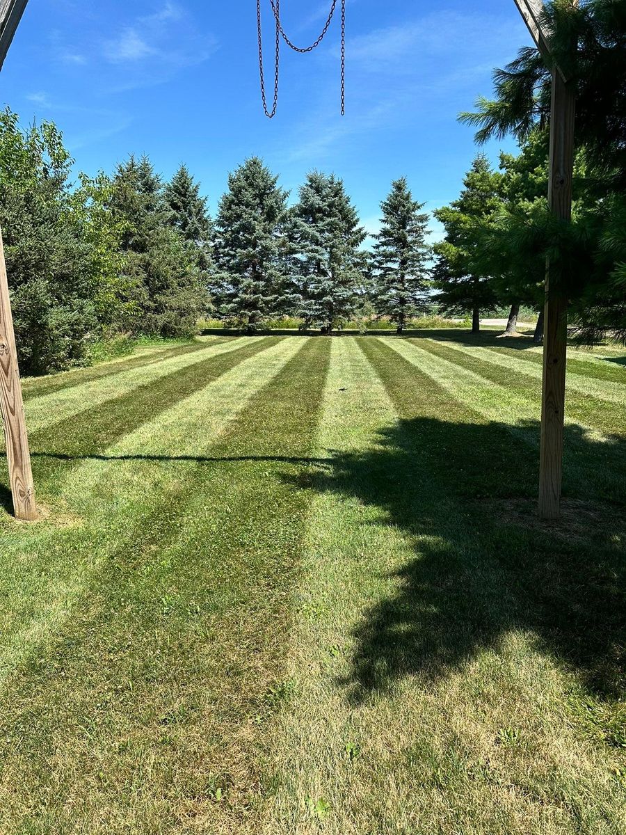 Landscaping for Sargent's Lawn and Property Maintenance LLC in Lambertville, MI