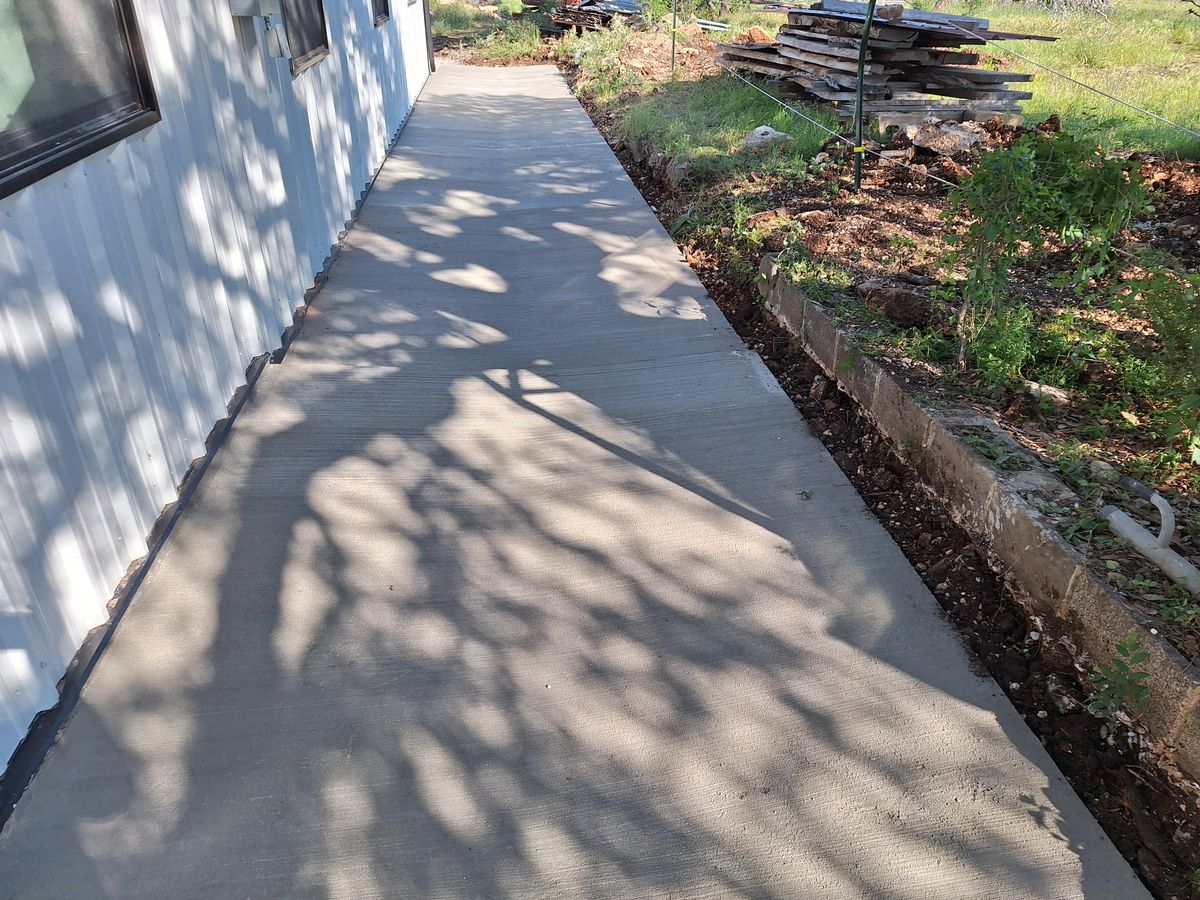 Sidewalk Installation for Leo's Concrete Crew in Elgin, TX