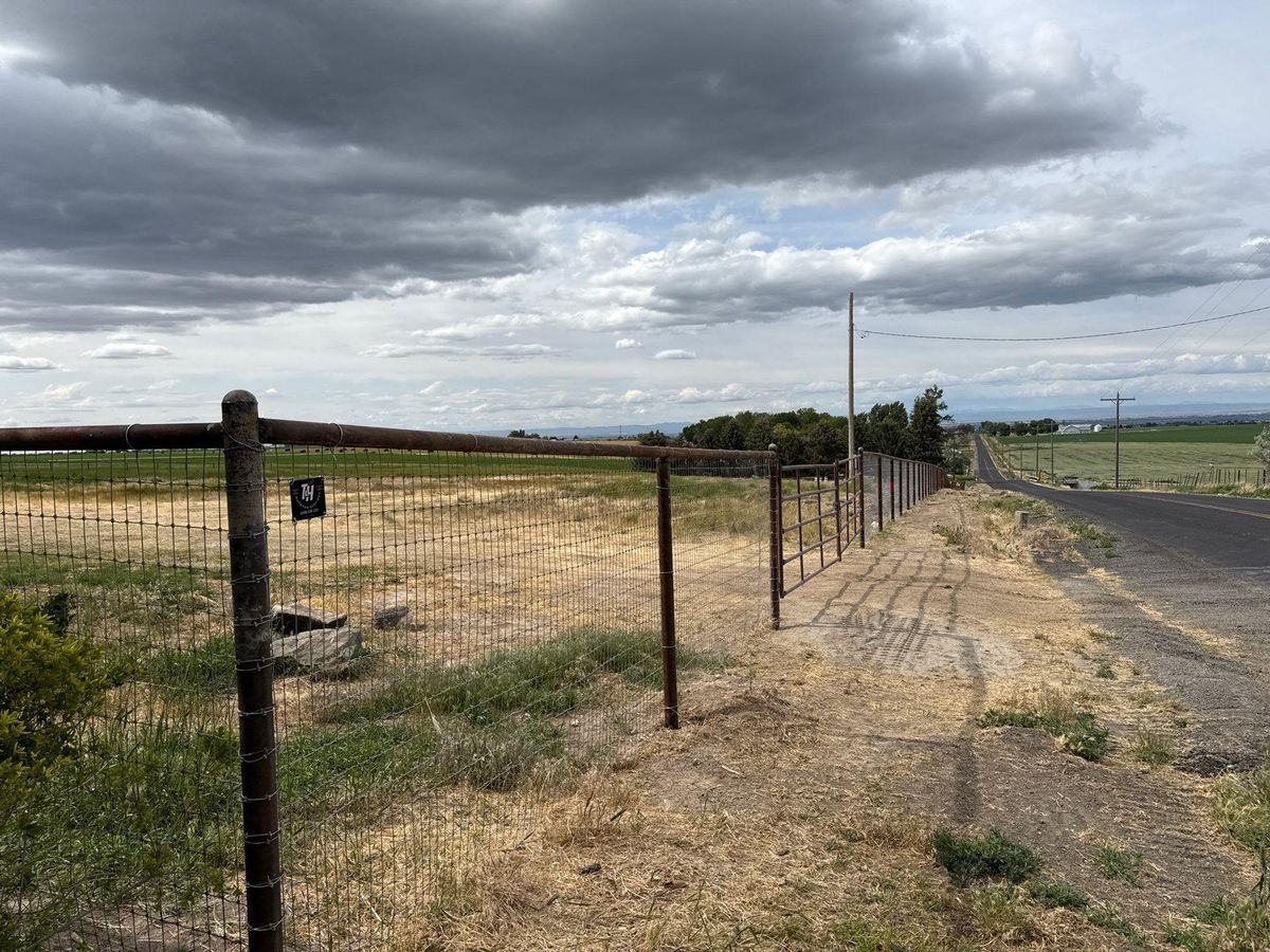 Chain Link Fence  for T&H Outdoor Services in Twin Falls, ID