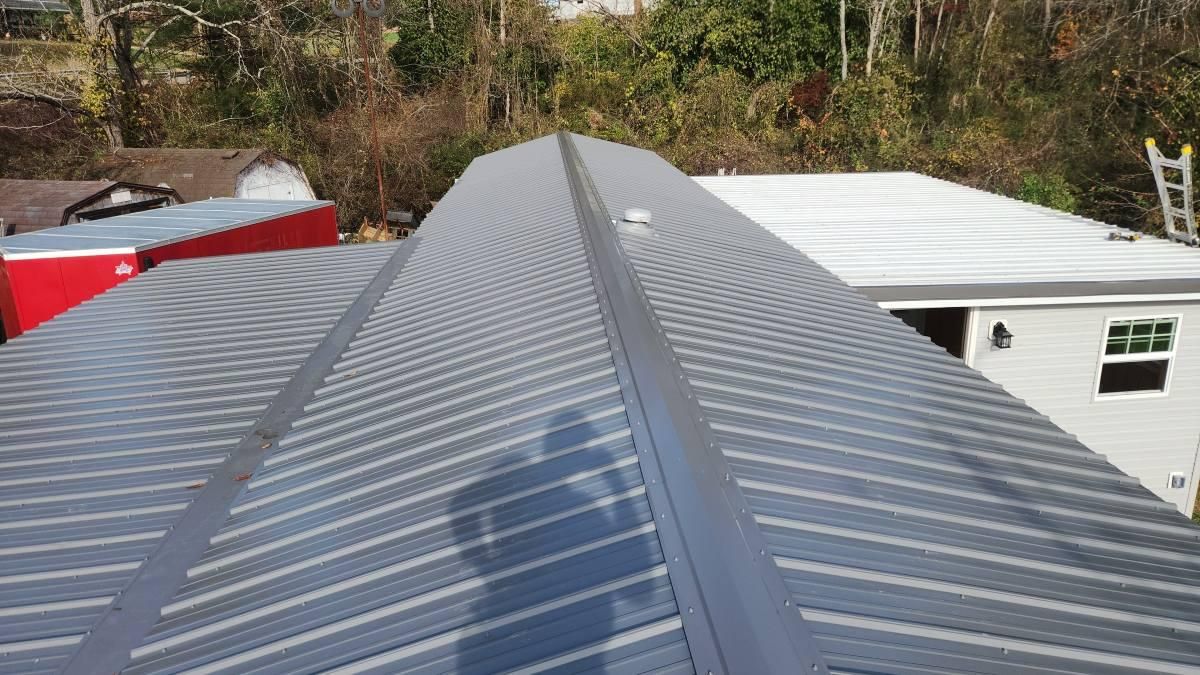 Siding for Top Hand Roofing and Gutter in Pomeroy, OH