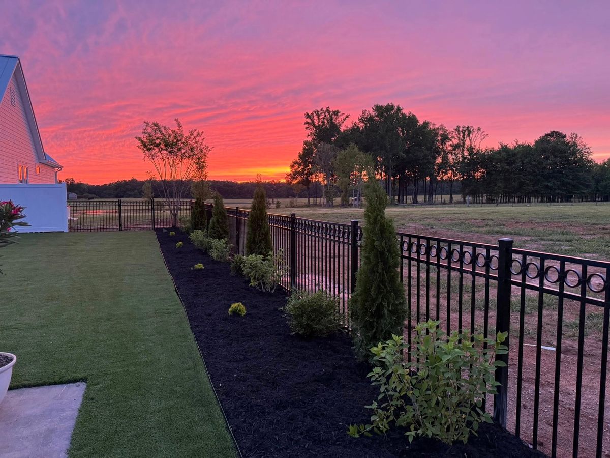 Mulch Installation for Gonzales Lawn & Landscapes in Lawrenceburg, TN