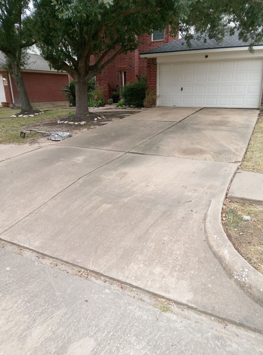 Driveway and Sidewalk Cleaning for Look Like New in Katy, TX