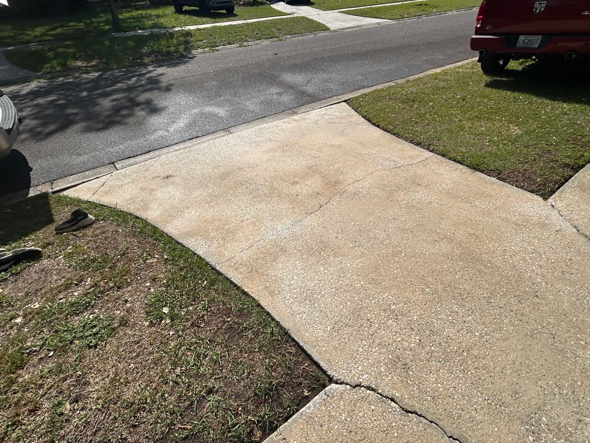 Driveway and Sidewalk Cleaning for Project Masters Group in Tampa, FL