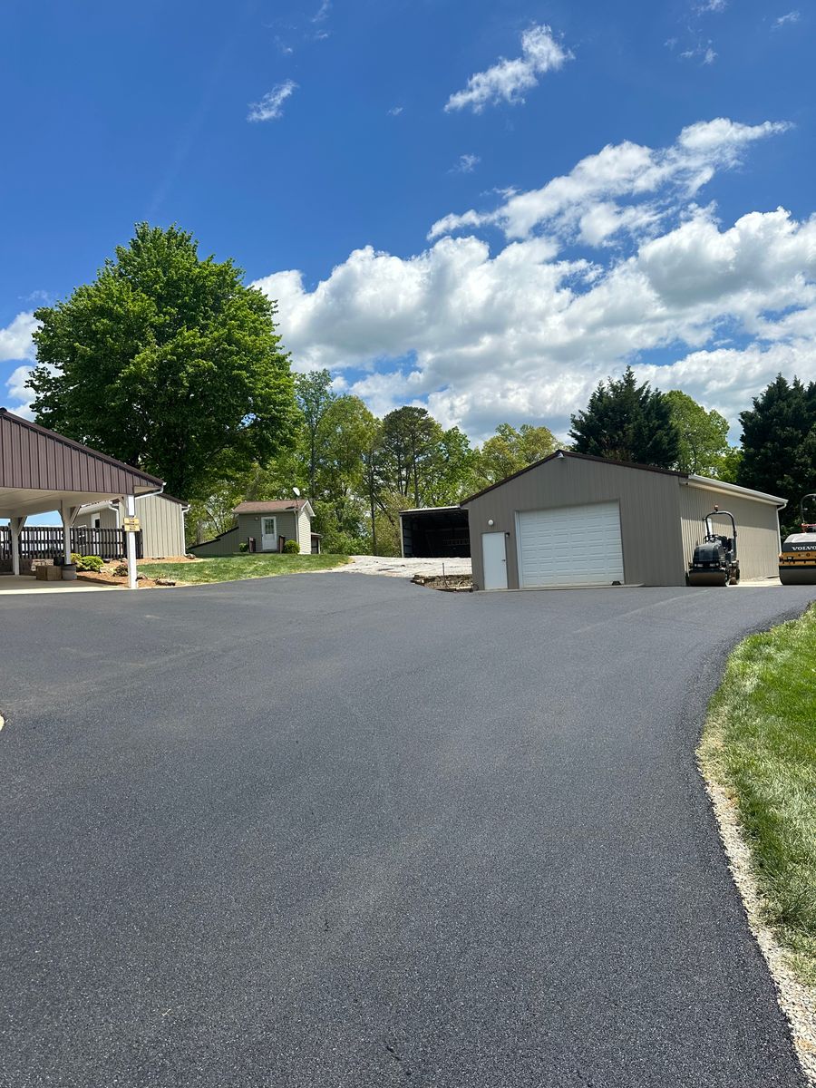 Asphalt Driveways for James R Carter Paving in Roanoke, VA