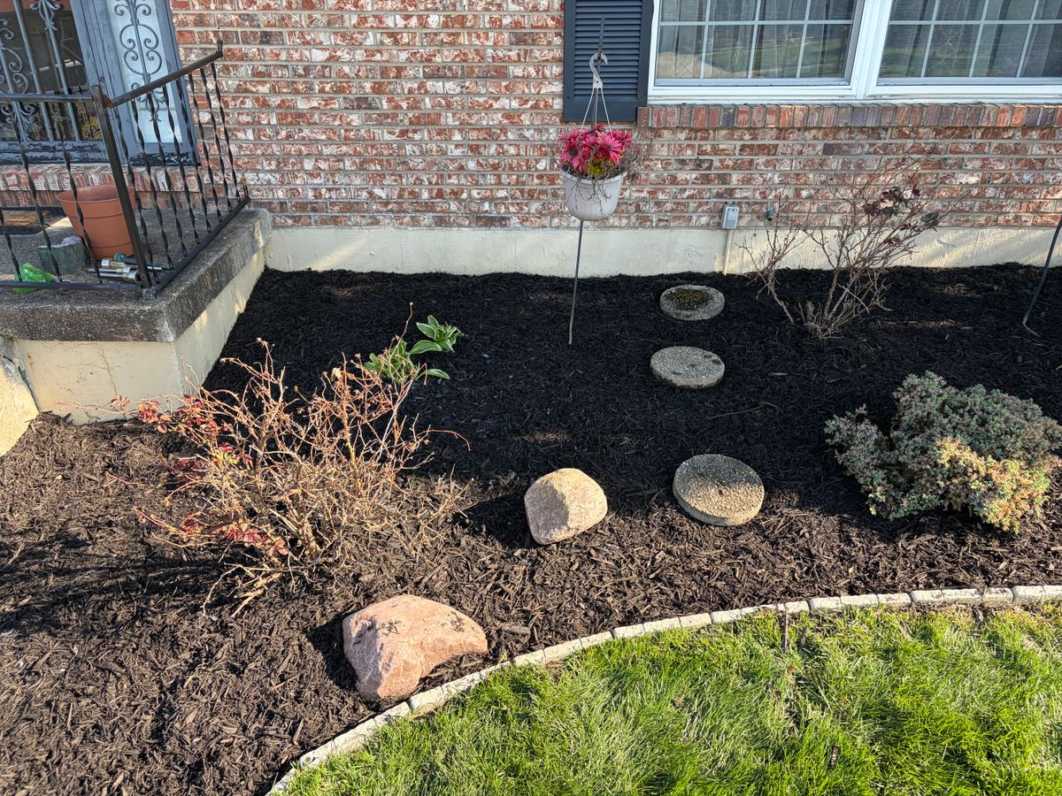 Mulch Bed Installation and Renovation for Vaske Lawn Care in Burlington, KY