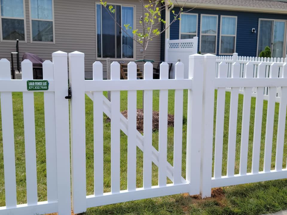 Vinyl Fencening for LALO FENCE in Chantilly, VA