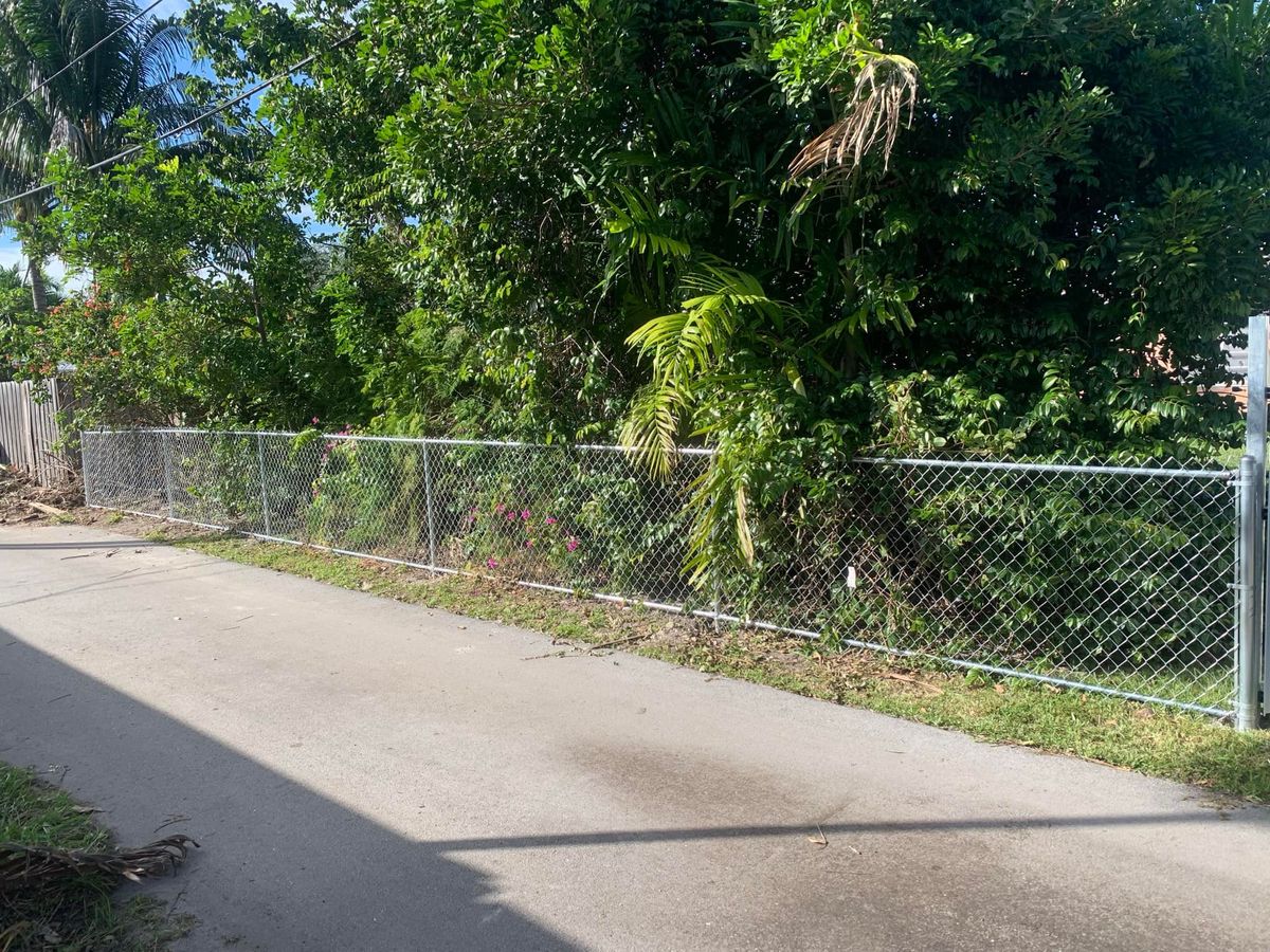 Concrete Pavers and Driveways for Maui Fence LLC in Miami, FL