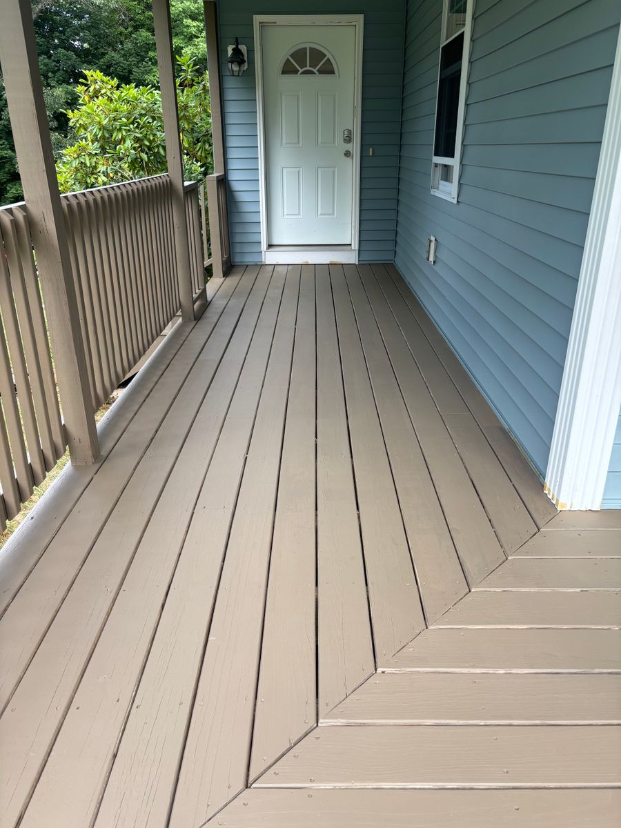 Deck Staining and Refinishing for Unlimited Softwash in Bellingham, MA