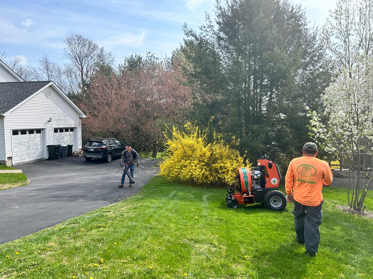Fall Clean Up for Zaldivar’s Lawn Care INC  in Peekskill, NY