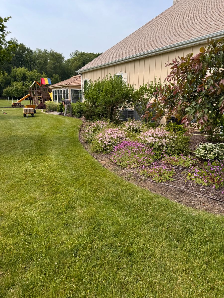 Edging and Mulch Installation for H&L Lawn Care LLC in Twin Lakes, WI