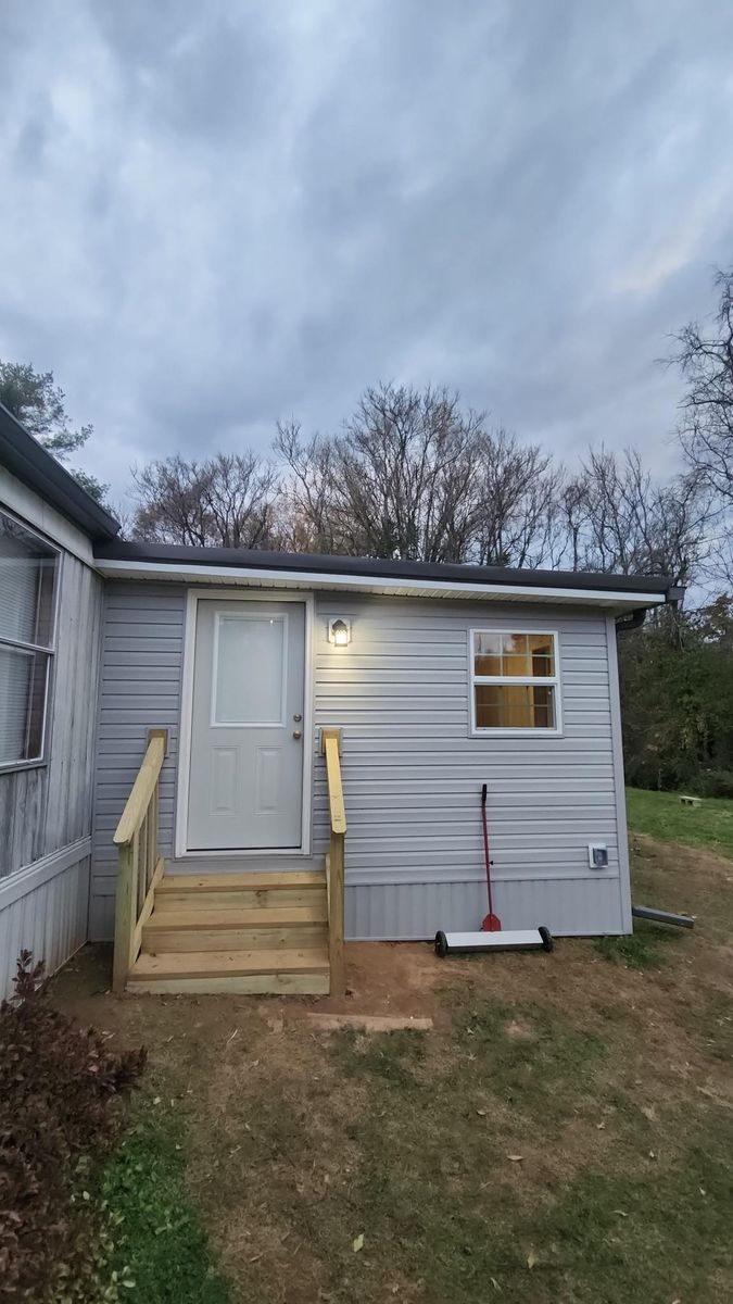 Siding for Top Hand Roofing and Gutter in Pomeroy, OH