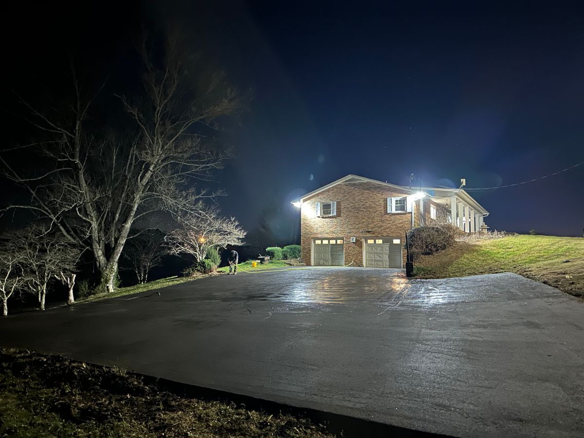 Asphalt Paving for Metzler Paving and Sealcoating LLC in Jacksboro, TN