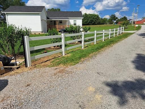 Vinyl fencing for Southern Town & Country Fence in Sparta, TN