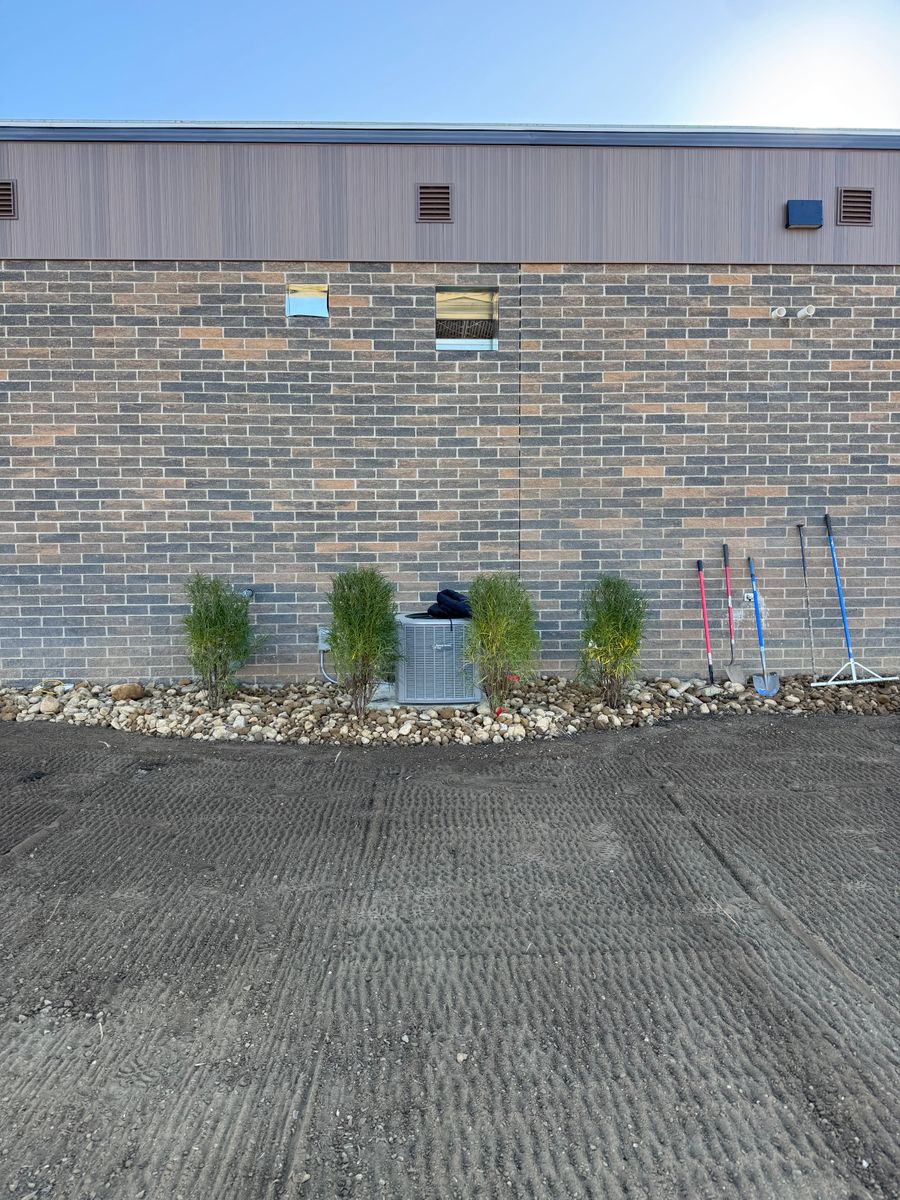 Mulch Installation for Buckeye Lawns & Landscaping LLC in Millersburg, OH