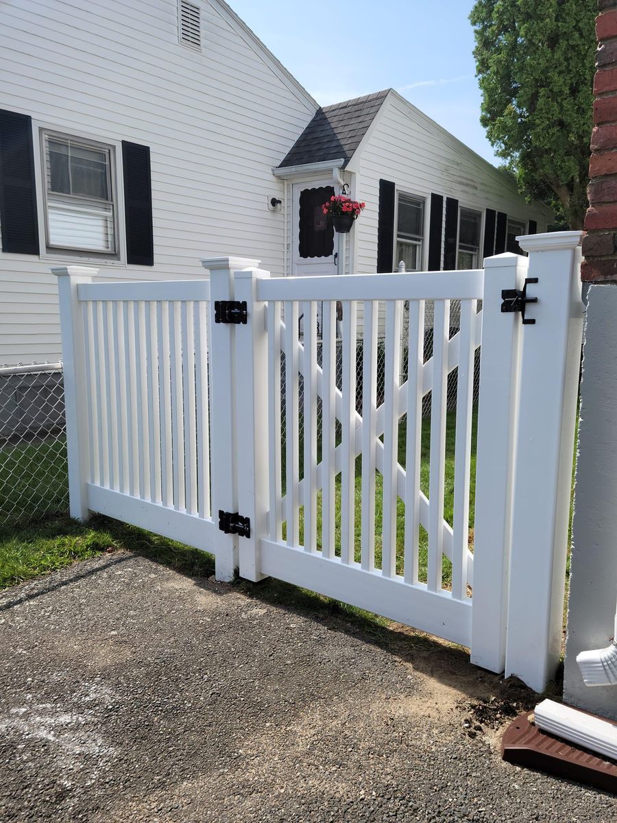 Gate Arbor for Azorean Fence in Peabody, MA