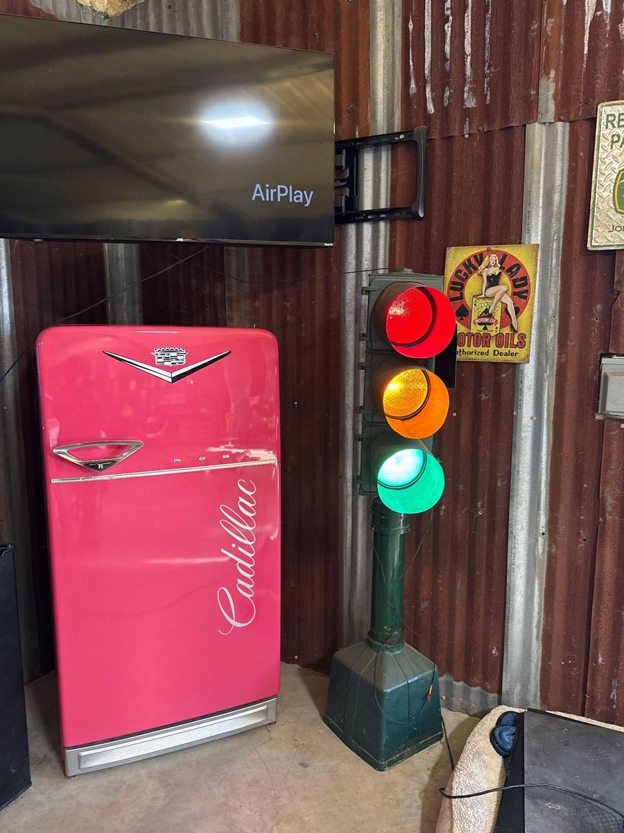 Vintage refrigerator restoration for Wessels Custom Paint & Restoration in Bad Axe, MI