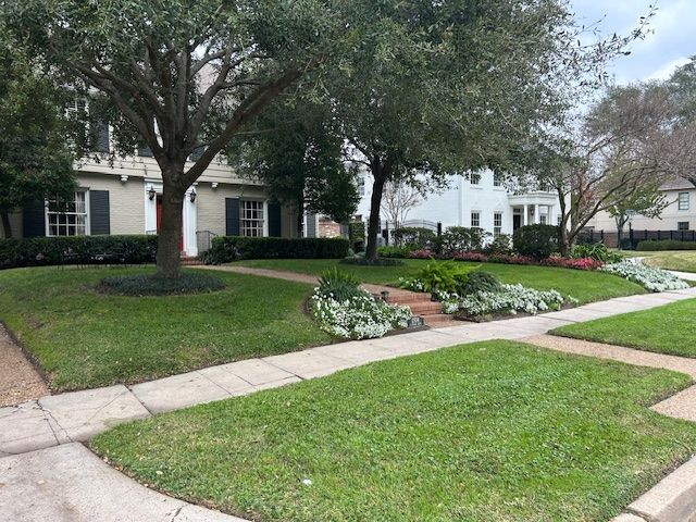 Lawn Maintenance for Texas Lawn & Sprinkler Co. in Houston, TX