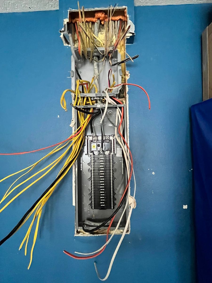 Wiring and Rewiring for Manny’s 407 Electric Inc in St. Cloud, FL