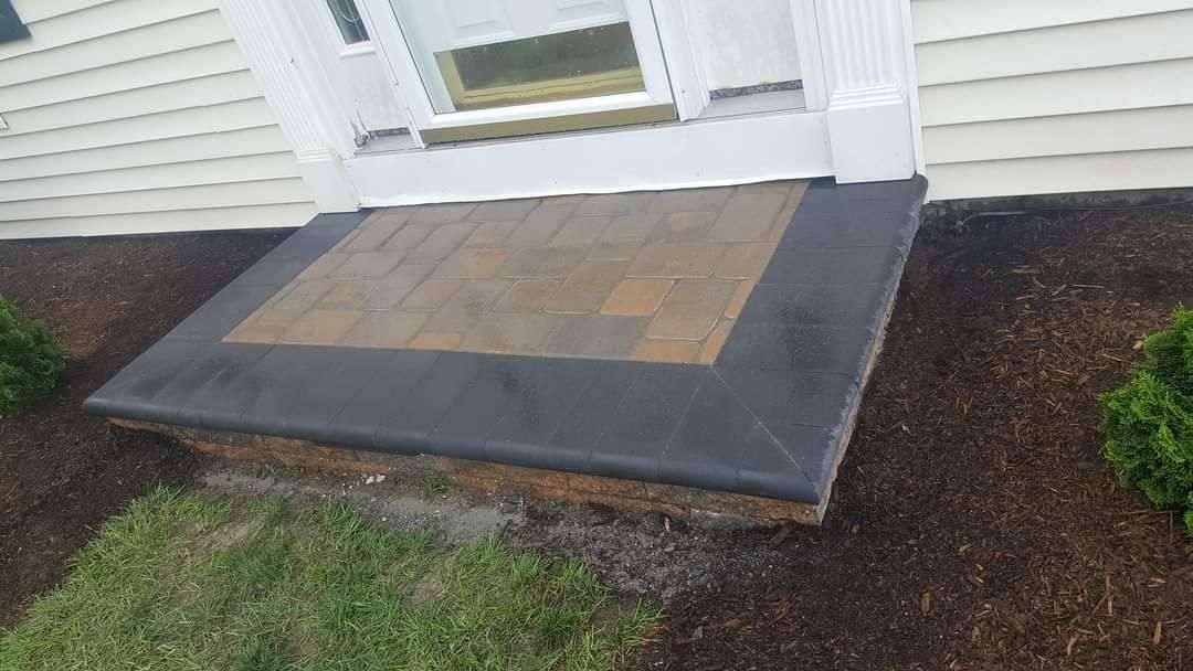 Mulch Installation for Evolution Earthscapes, LLC in Ludlow, MA