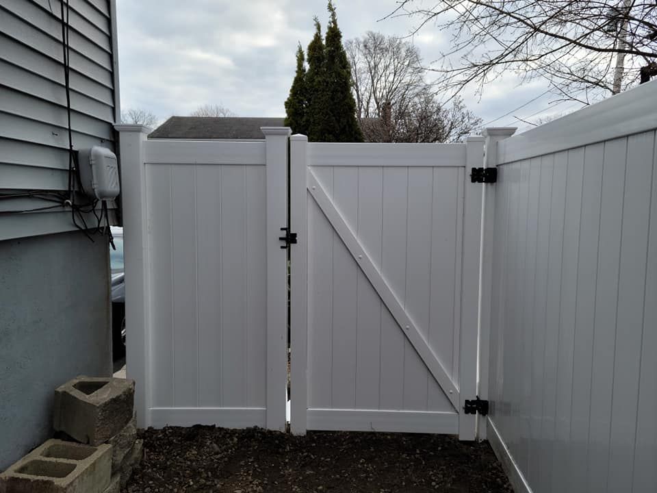 Vinyl Fencing Repair for Azorean Fence in Peabody, MA