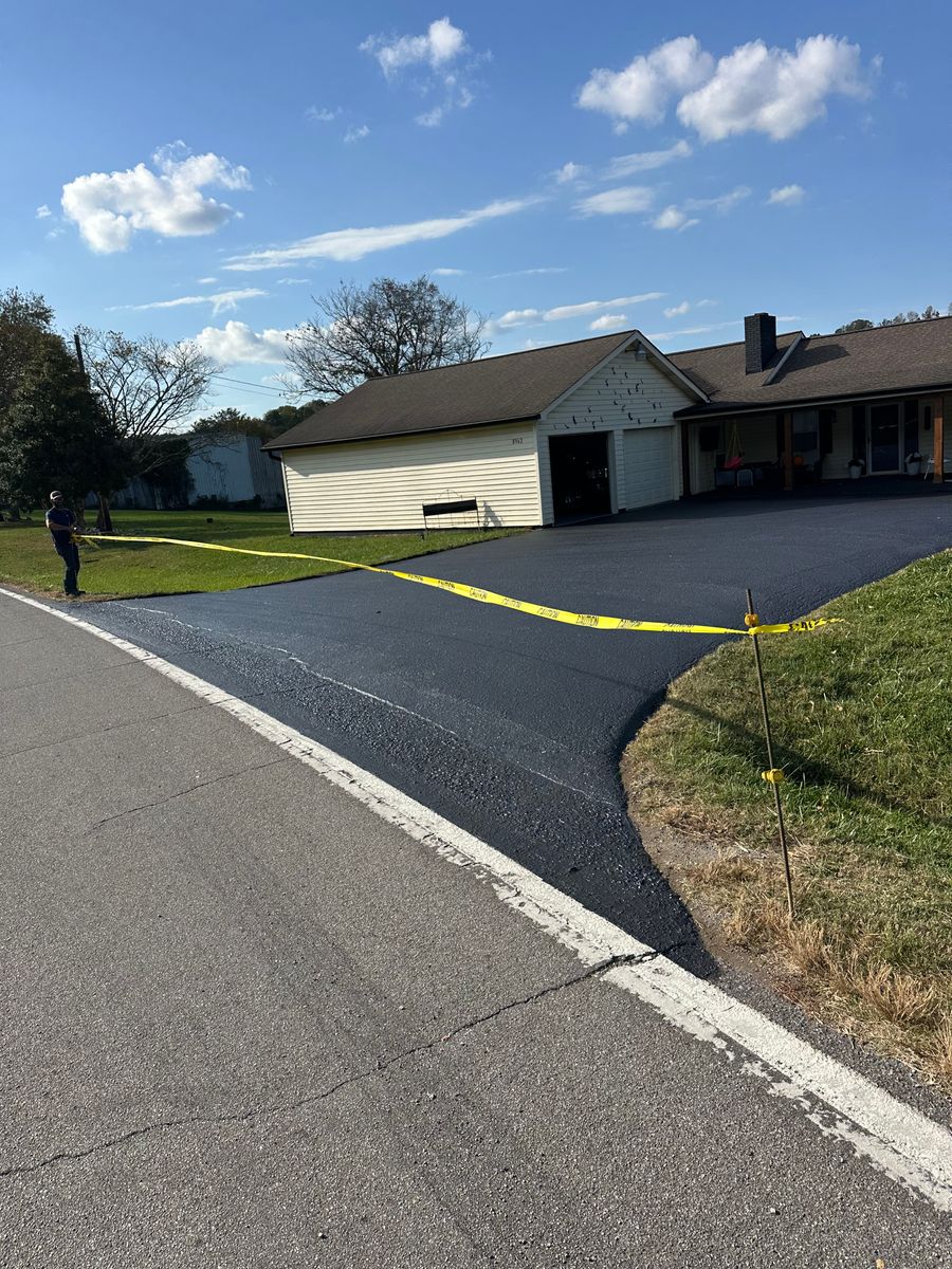 Asphalt Paving for Metzler Paving and Sealcoating in Jacksboro, TN
