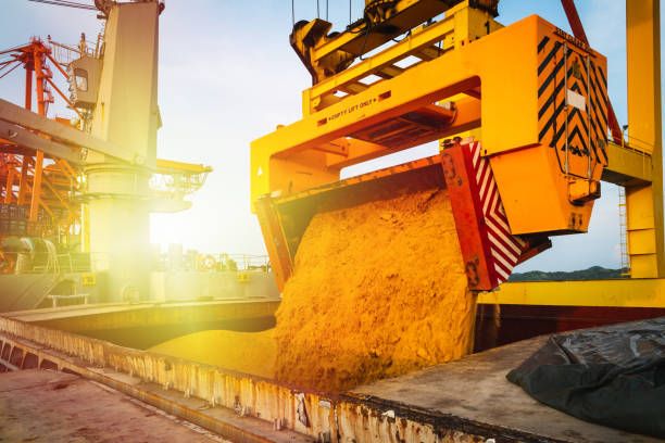 Tri-axle hauling and bulk material transport for Louisville Earth Movers in Crestwood, KY