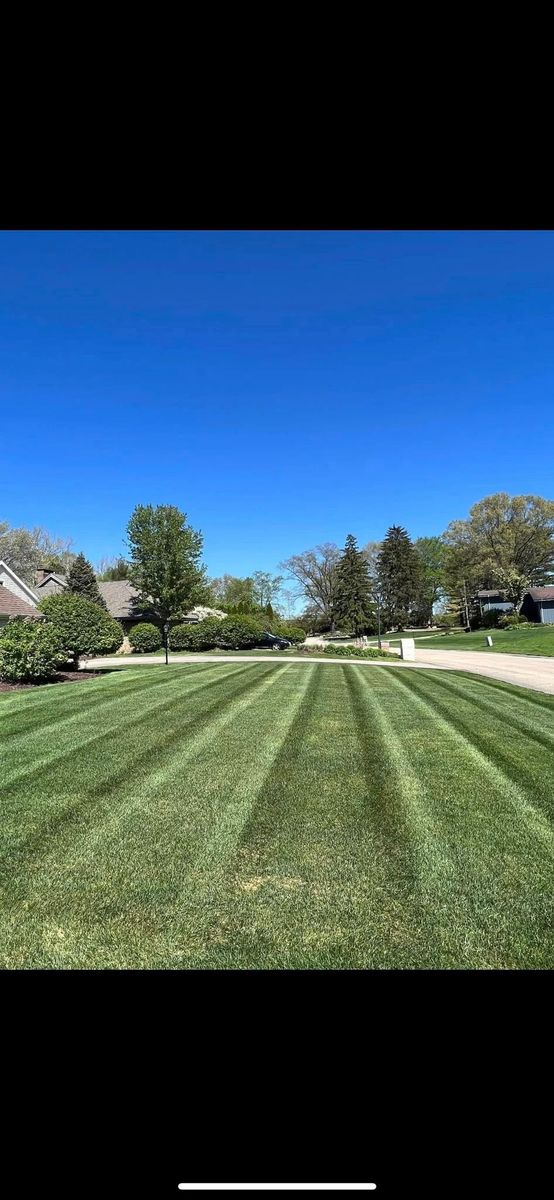 Lawn Maintenance for Diamond Landscape Maintenance Corp. in Warsaw, IN