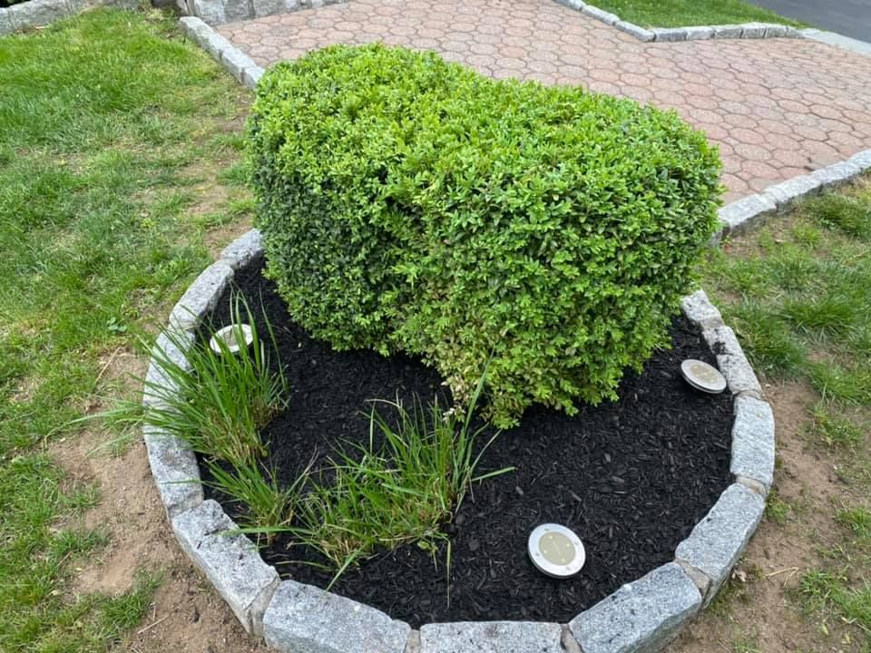 Mulch Installation for Zaldivar’s Lawn Care INC  in Peekskill, NY