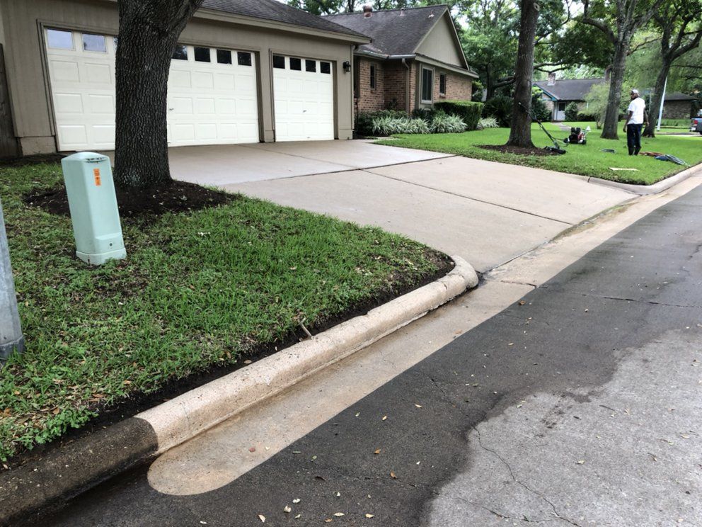 Driveway & Sidewalk Cleaning for Power Pressure Wash in Houston, TX