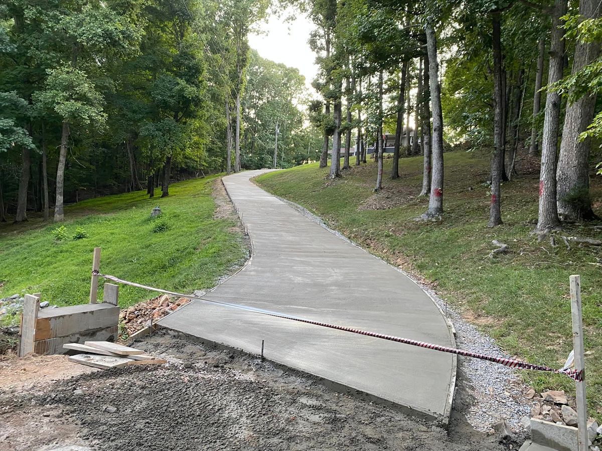 Driveway and Sidewalk Installation for Volunteer State Concrete Inc  in Clarksville, TN