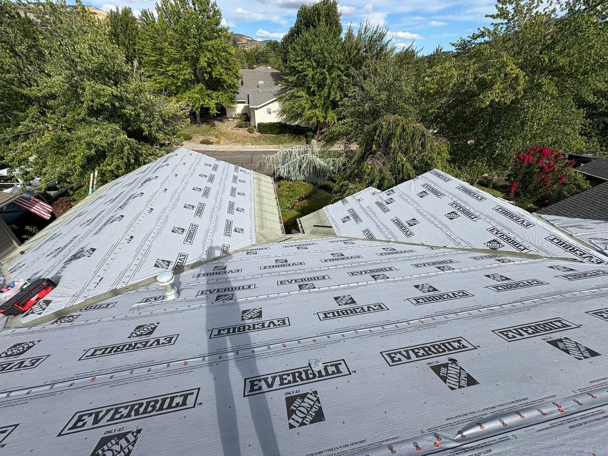 Roofing Installation for Crestwell Roofing Plus LLC in Grants Pass, OR