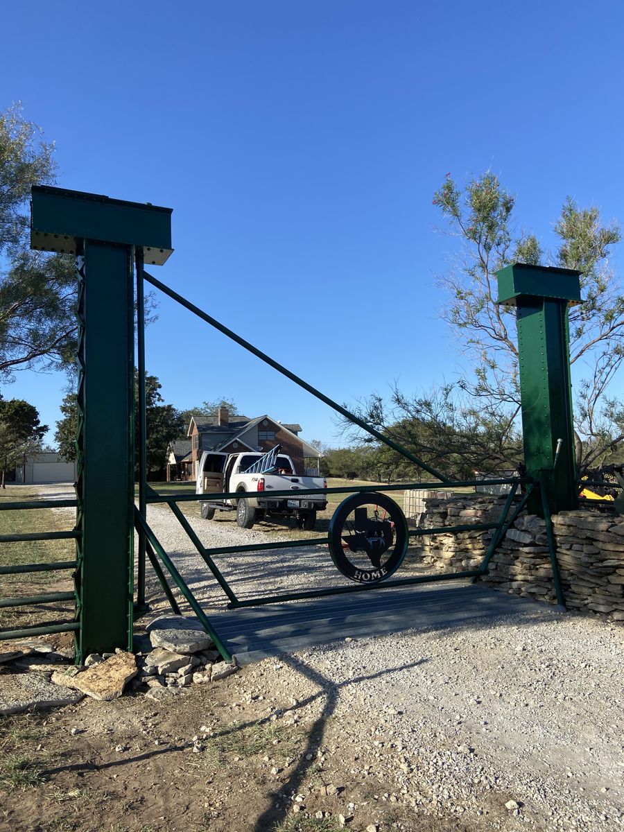 Custom Welding for Rockin L Construction And Welding Services in Bullard, TX