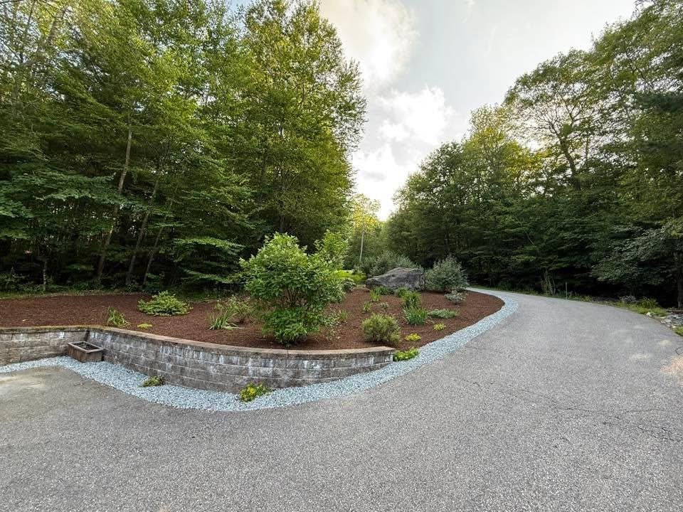 Mulch Installation for Navedo’s Lawn Care LLC in Putnam, CT