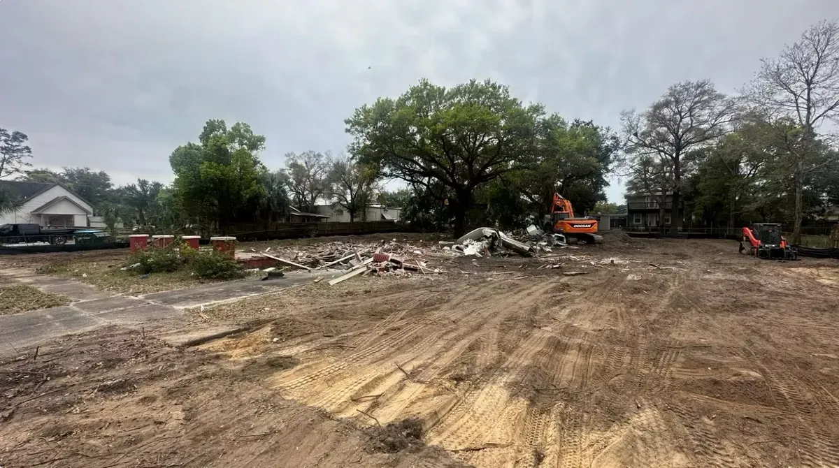 Debris for Nurry Tree Services in Miami, FL