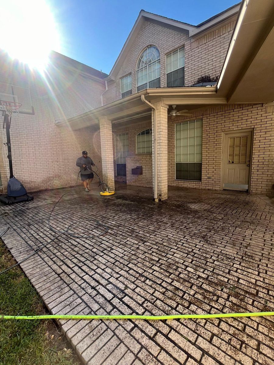 Hardscape Cleaning for E&E Pressure Washing Service, L.L.C. in Houston, TX