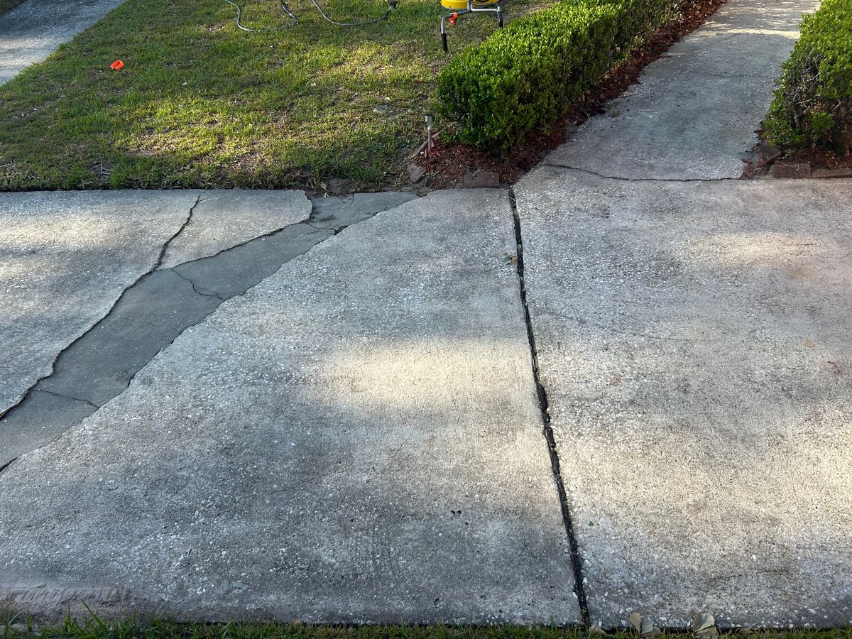 Driveway and Sidewalk Cleaning for Project Masters Group in Tampa, FL