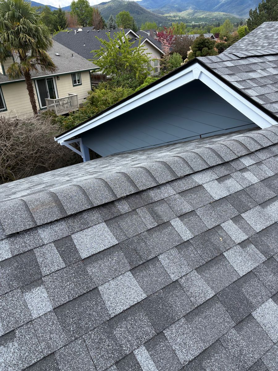 Roofing Installation for Crestwell Roofing Plus LLC in Grants Pass, OR